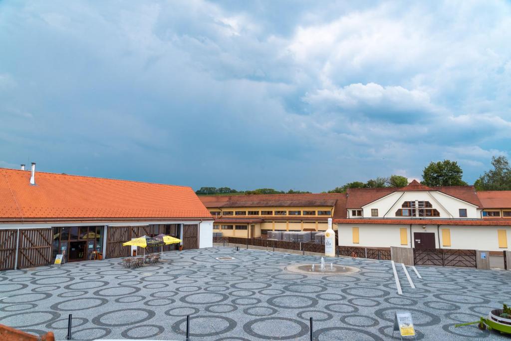 Areál Šťastného sklepa zvenku